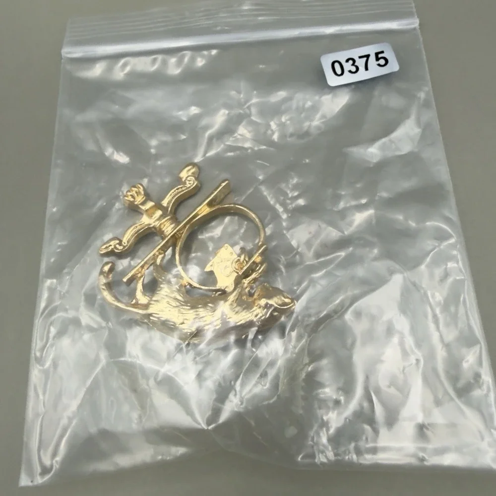 Gold Tone Cat Fish Bowl Brooch Pin Unsigned Figural Fashion Jewelry Kitty